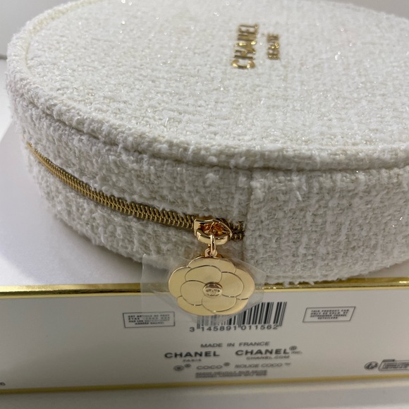 Chanel cosmetic bag - Picture 4 of 12